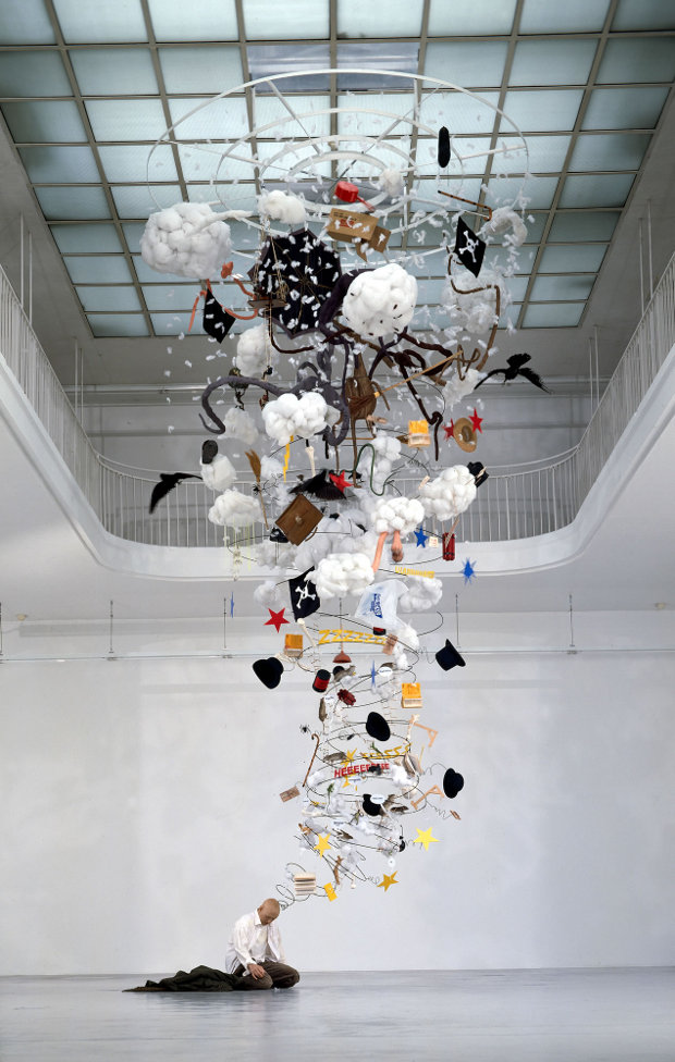 gilles_barbier1 Gilles Barbier L’ivrogne, 1999-2000 Techniques mixtes, 600 x 300 x 300 cm. Collection du MAC/VAL, musée d’art contemporain du Val-de-Marne © Mac/Val, photo Marc Domage