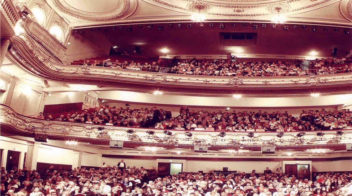 cadeau-noel-grands-parents-theatre-mogador.jpg