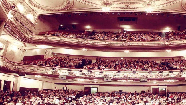 cadeau-noel-grands-parents-theatre-mogador.jpg