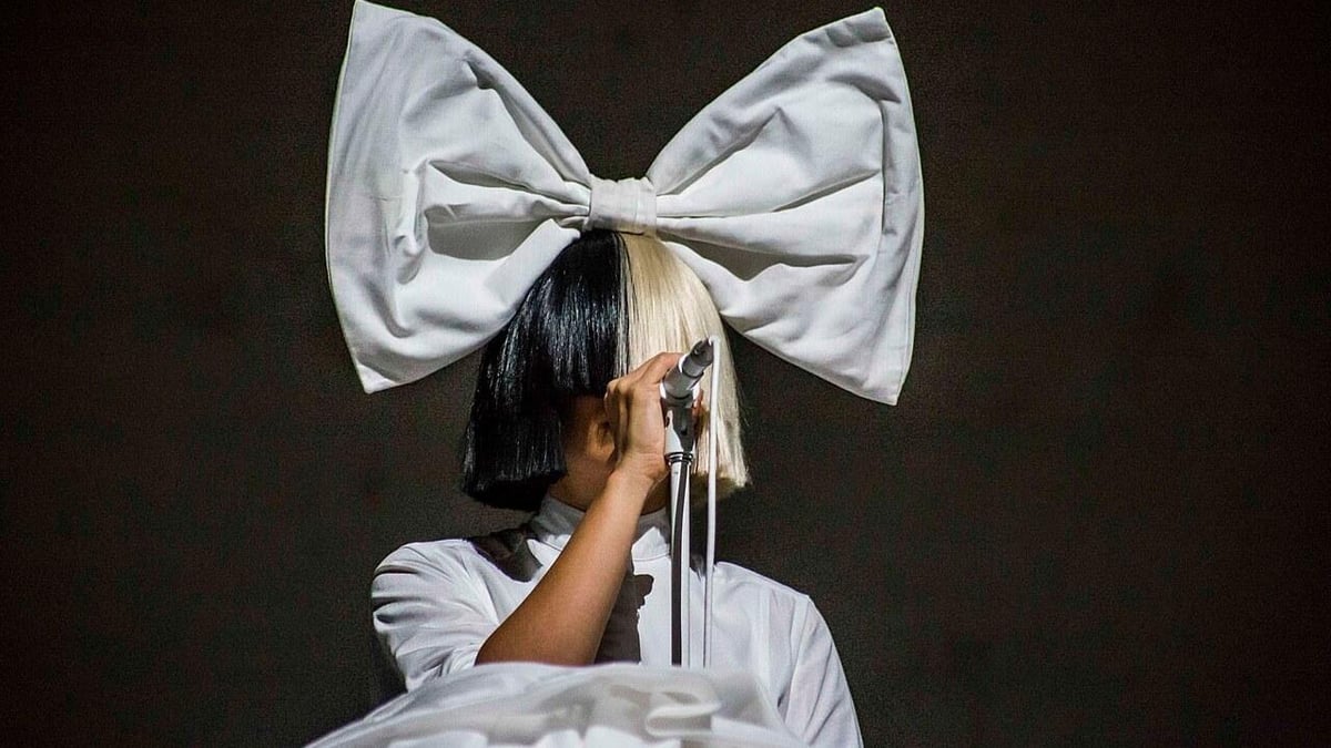 sia-concert-boston-2016-perruque-noeud.jpg