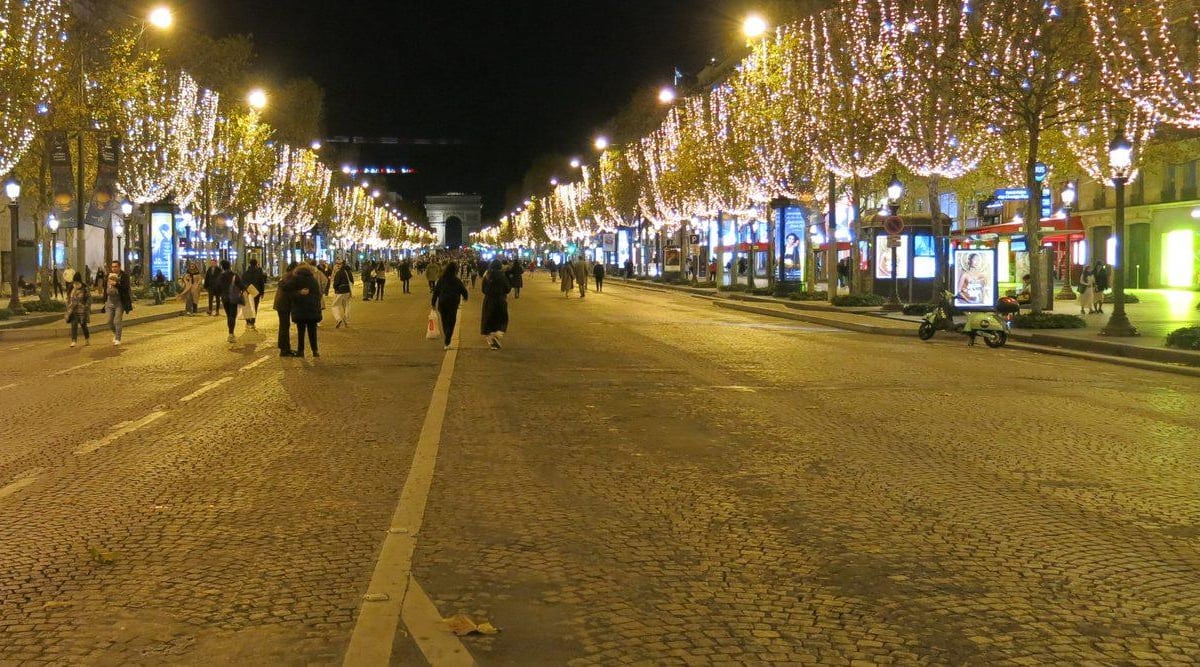 vacances-noel-paris-champs-elysees-illuminations.jpg