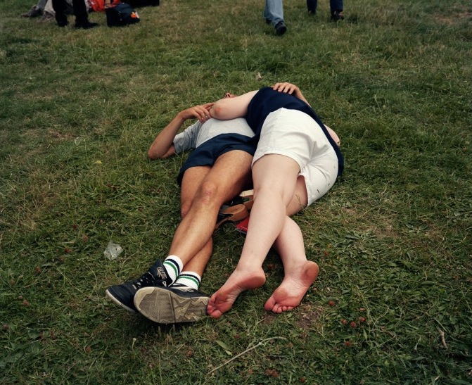 Martin Parr- Couple dans l'herbe