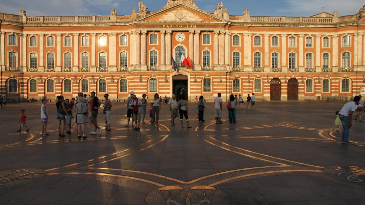 Place du capitole toulouse frederic neupont